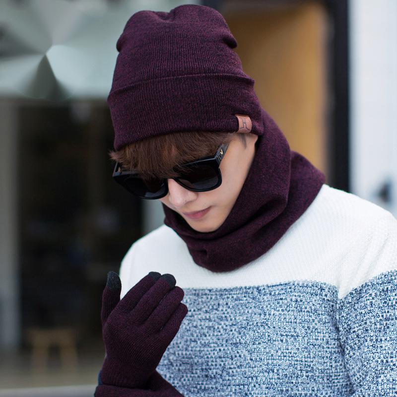 Gorro, bufanda y guantes acolchados de terciopelo de tres piezas.