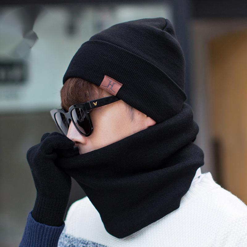 Gorro, bufanda y guantes acolchados de terciopelo de tres piezas.