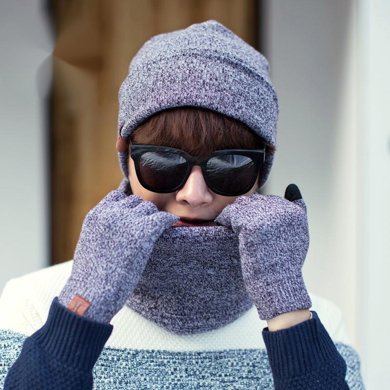 Gorro, bufanda y guantes acolchados de terciopelo de tres piezas.