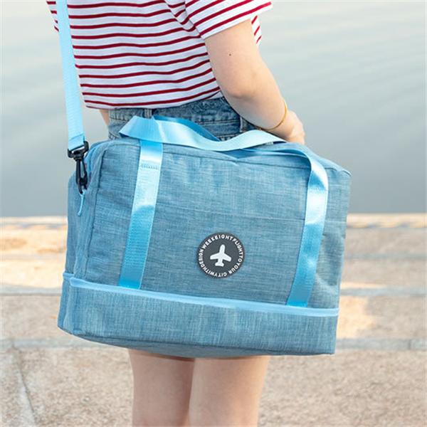 ¡Organiza tus viajes con estilo con nuestra bolsa de viaje con separación de ropa seca y húmeda! 🧳💼 