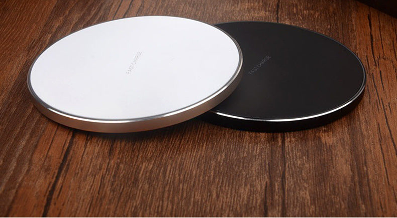 Experience the future of charging with our Wireless Fast Charge Charger! ⚡️🔋