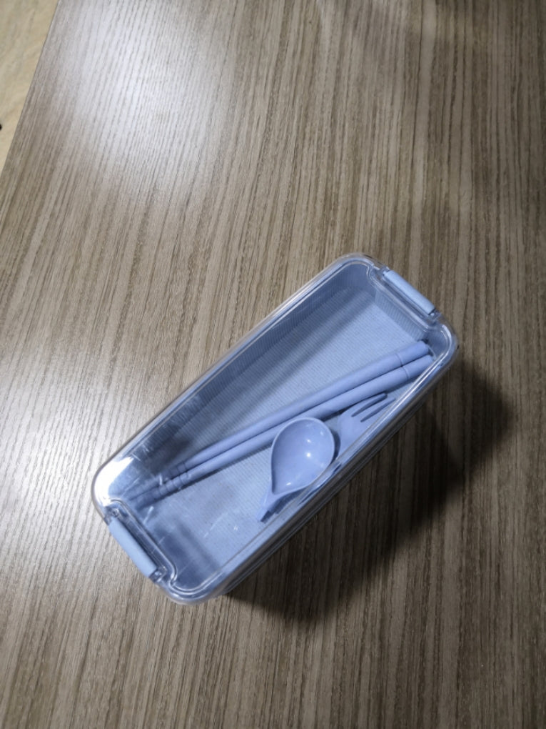 Presentamos nuestra lonchera ligera separada para horno de microondas: ¡su compañera perfecta para comidas saludables mientras viaja! 🍱🌟