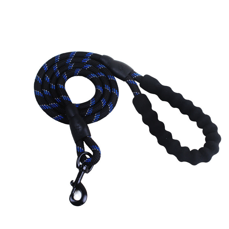 Experience the Joy of Walking Your Dog with Our Reflective Dog Leash! 🐾✨