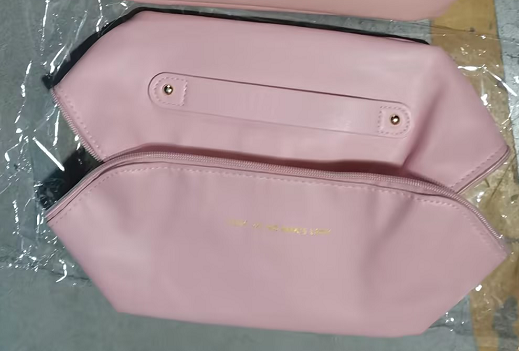 ¡Experimenta comodidad y elegancia con nuestra bolsa de cosméticos de viaje multifunción de gran capacidad! ✨👜