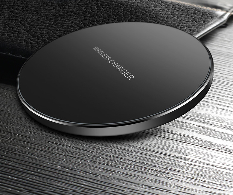 Experience the future of charging with our Wireless Fast Charge Charger! ⚡️🔋