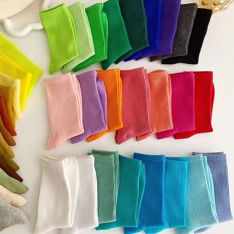 Calcetines coloridos de procesamiento de algodón peinado hasta media pantorrilla de macarrón