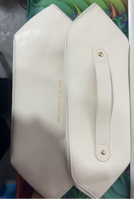 ¡Experimenta comodidad y elegancia con nuestra bolsa de cosméticos de viaje multifunción de gran capacidad! ✨👜